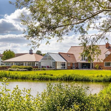 Kingfisher Hotel, Golf And Country Club มิลตันคีนส์ ภายนอก รูปภาพ