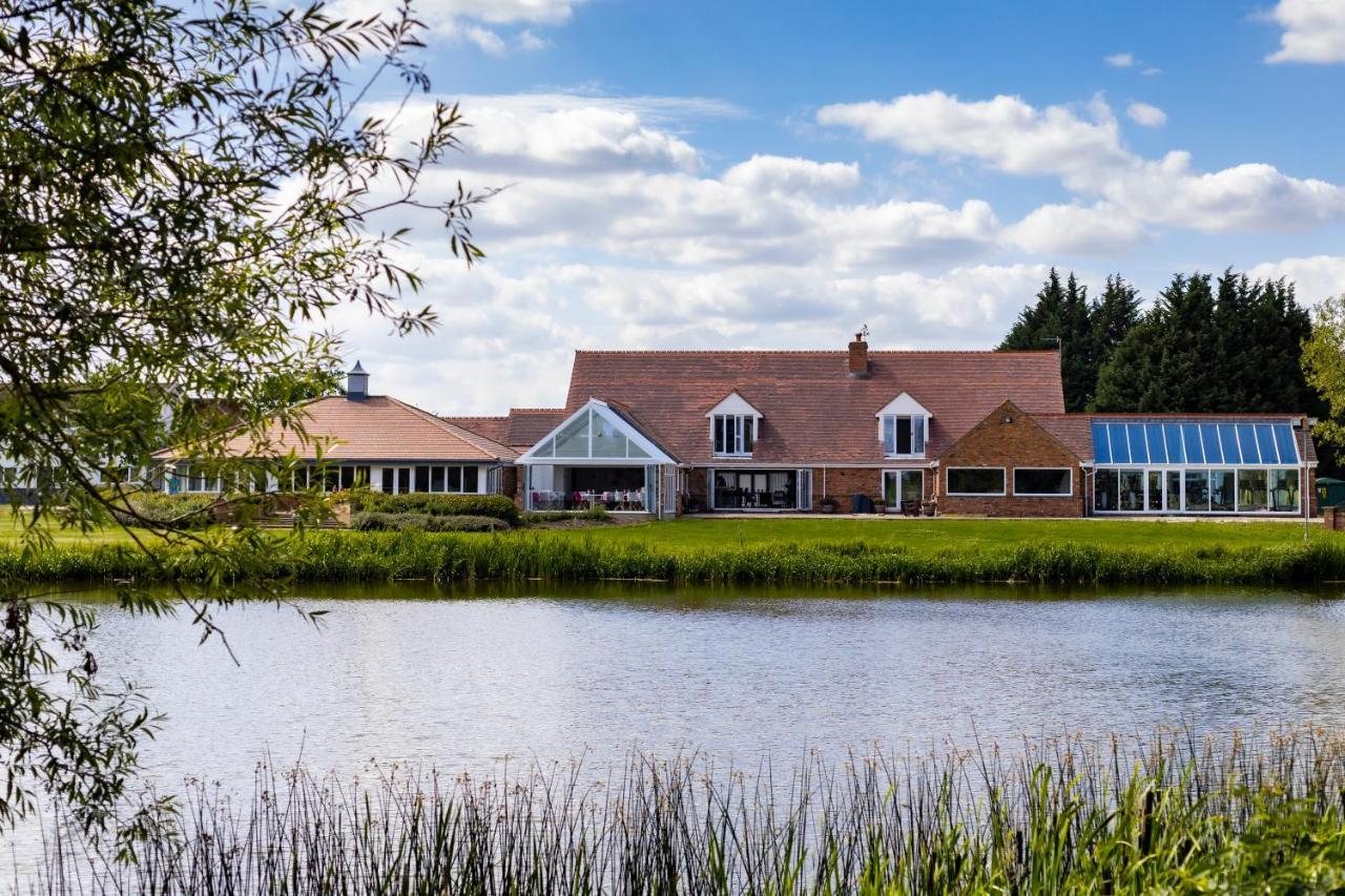 Kingfisher Hotel, Golf And Country Club มิลตันคีนส์ ภายนอก รูปภาพ