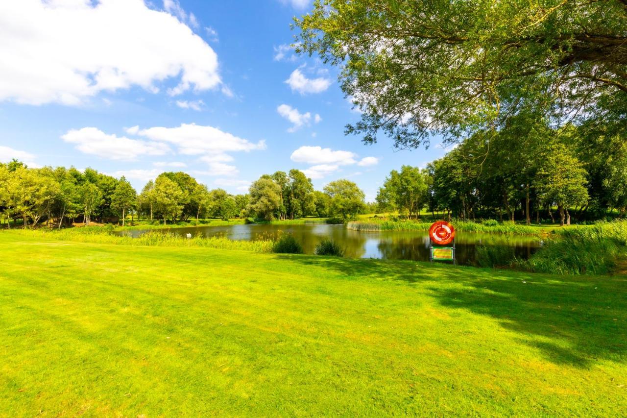 Kingfisher Hotel, Golf And Country Club มิลตันคีนส์ ภายนอก รูปภาพ